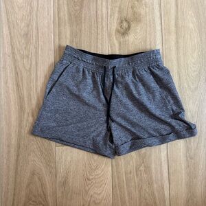 Lululemon spring break away mid rise short